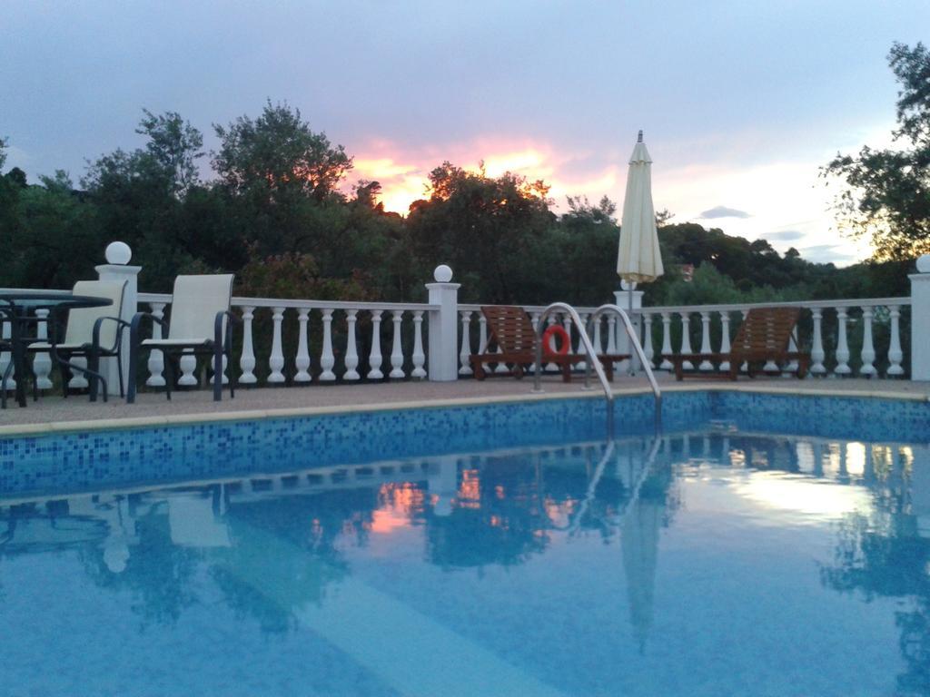 Georgia Apartments Stafylos Ruang foto