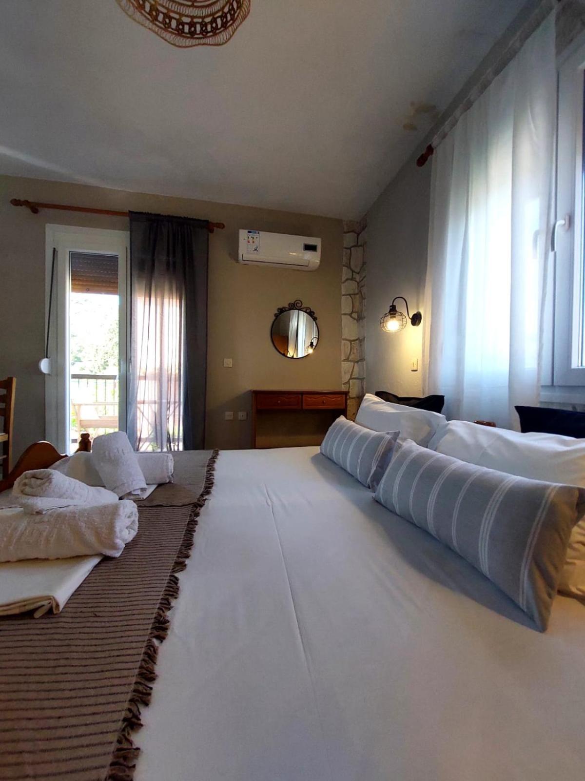 Georgia Apartments Stafylos Bagian luar foto
